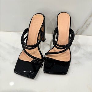 Vero Cuoio Black Patent Strappy Block Heel Mules